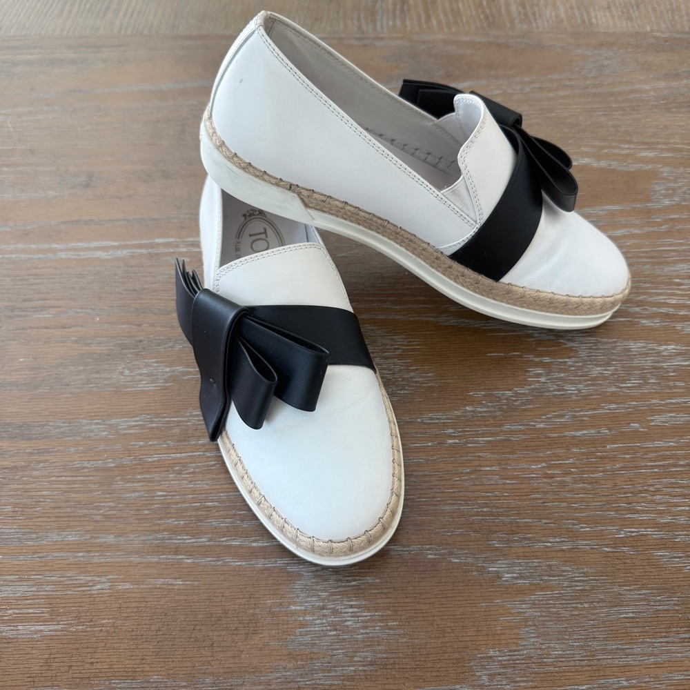 Tod’s Italian White Leather Black Bow Flat Loafers EU37